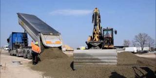 Embedded thumbnail for 04.04.2019 - Wykonanie odcinka próbnego podbudowy z chudego betonu w miejscowości Góraszka