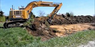 Embedded thumbnail for 20.04.2018 - odhumusowanie terenu oraz prace na placu składowym w Góraszce